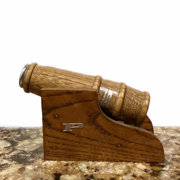 Huntsville Ont Canada Vintage Wooden 2 Piece Cannon Salt & Pepper Table Shakers - Picture 9 of 9